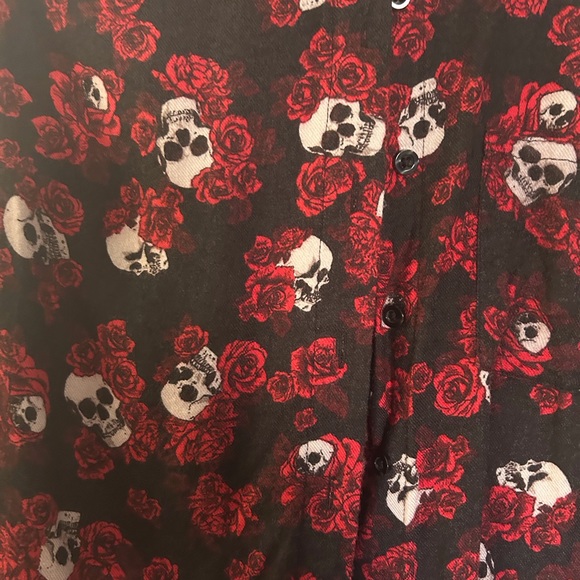 Torrid skull & rose shirt - Picture 2 of 3